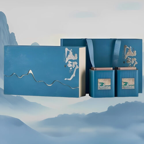 茶妃雙罐高雅禮盒搭配山河意境背景，展現品牌文化底蘊