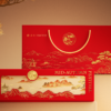 茶妃中秋紅茶禮盒搭配品牌提袋，展現完整送禮組合與節慶氛圍